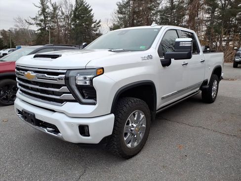 Used 2025 Chevrolet Silverado 2500 High Country w/ Z71 Off-Road Package image 2