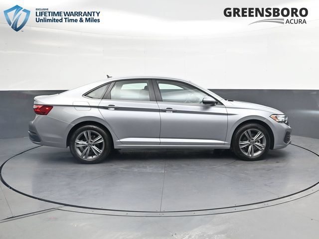 Used 2024 Volkswagen Jetta SE FWD image 4