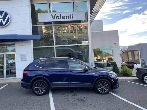 Certified 2022 Volkswagen Tiguan SE image 3
