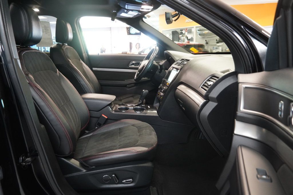 Used 2018 Ford Explorer XLT w/ Equipment Group 202A FWD image 36