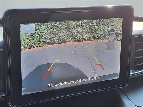 Used 2022 Ford Explorer XLT w/ Equipment Group 202A image 5