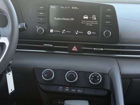Used 2025 Hyundai Elantra SE FWD image 15
