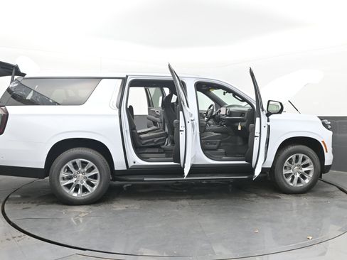 New 2026 Chevrolet Suburban Premier image 46