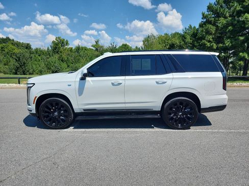 Used 2025 Cadillac Escalade Sport Platinum w/ LPO, ONYX Package AWD/4WD image 2