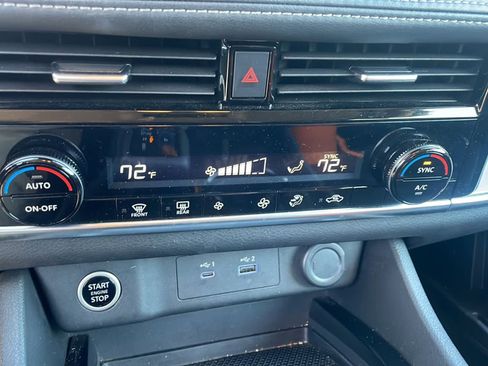 Used 2022 Nissan Rogue SV image 14