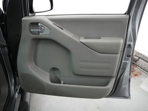 Used 2021 Nissan Frontier SV w/ Midnight Edition Floor Mats image 45