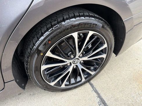 Used 2020 Toyota Camry SE image 11