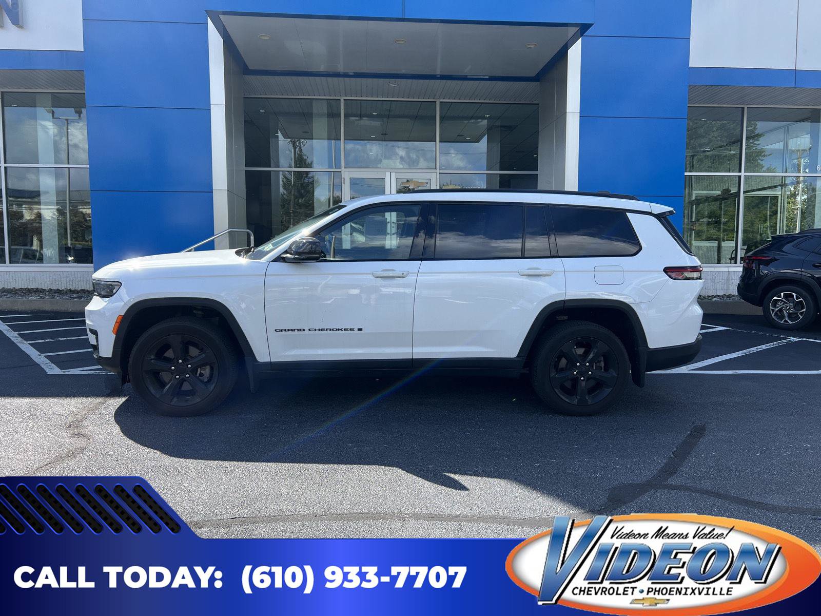 Used 2023 Jeep Grand Cherokee L Laredo AWD/4WD image 1