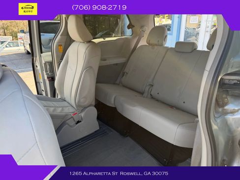 Used 2014 Toyota Sienna XLE w/ Entertainment Package image 13
