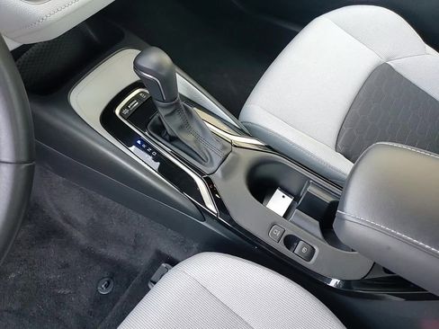 Certified 2025 Toyota Corolla SE image 18