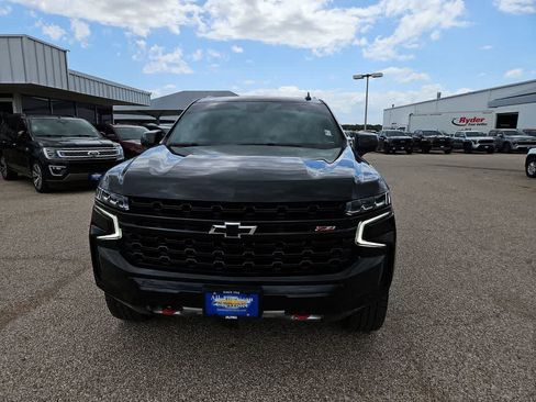 Used 2023 Chevrolet Suburban Z71 AWD/4WD image 3