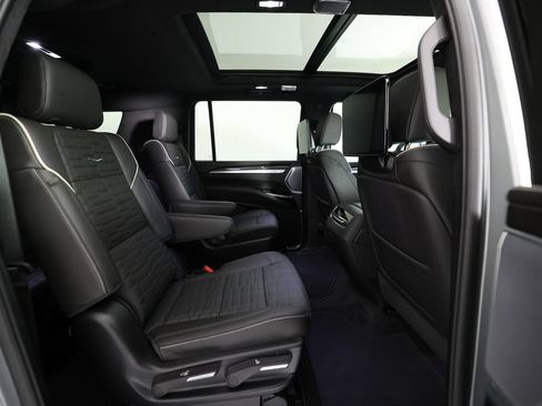 Used 2026 Cadillac Escalade ESV V w/ LPO, ONYX Package AWD/4WD image 11