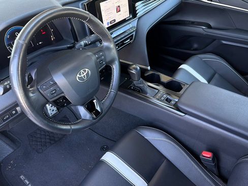 Used 2025 Toyota Camry SE FWD image 12
