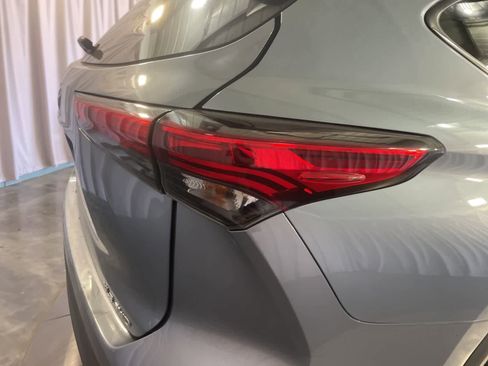 Used 2020 Toyota Highlander XLE AWD/4WD image 17