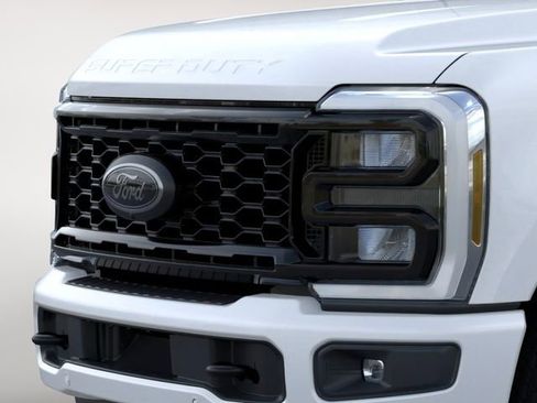New 2026 Ford F250 Lariat w/ Black Appearance Package image 31