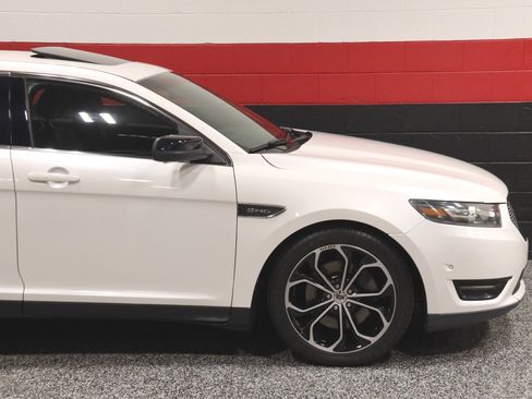 Used 2013 Ford Taurus SHO image 6
