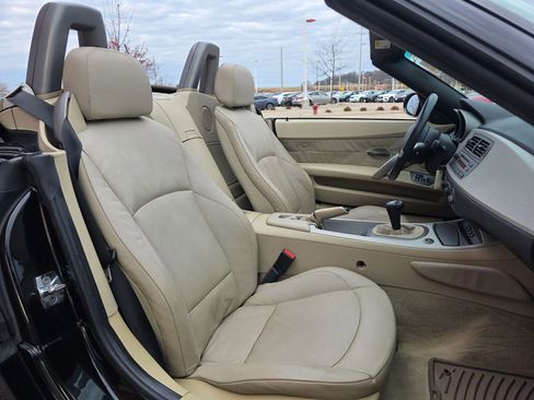 Used 2004 BMW Z4 2.5i image 9