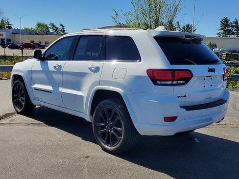 Used 2022 Jeep Grand Cherokee Laredo X AWD/4WD image 5
