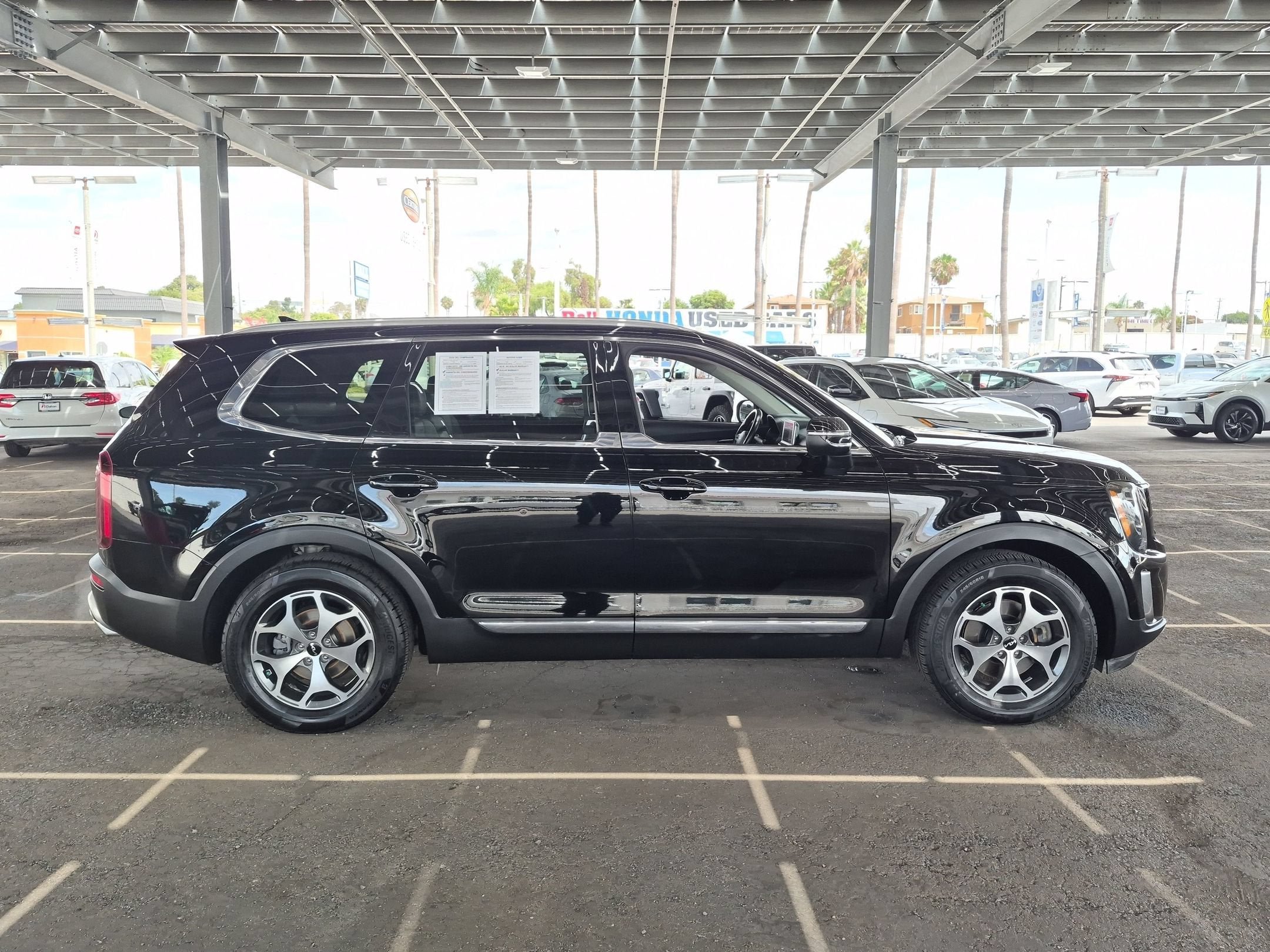 Used 2022 Kia Telluride EX w/ Towing Package FWD image 5