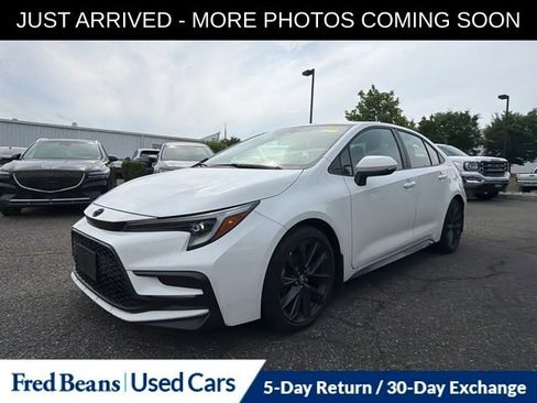 Used 2024 Toyota Corolla SE FWD image 3