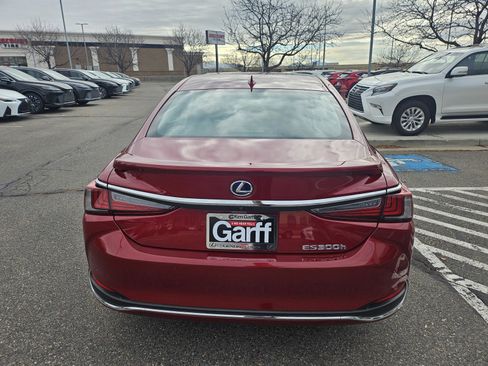 Used 2022 Lexus ES 300h w/ Luxury Package image 7