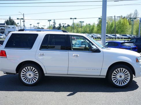 Used 2016 Lincoln Navigator Select AWD/4WD image 6