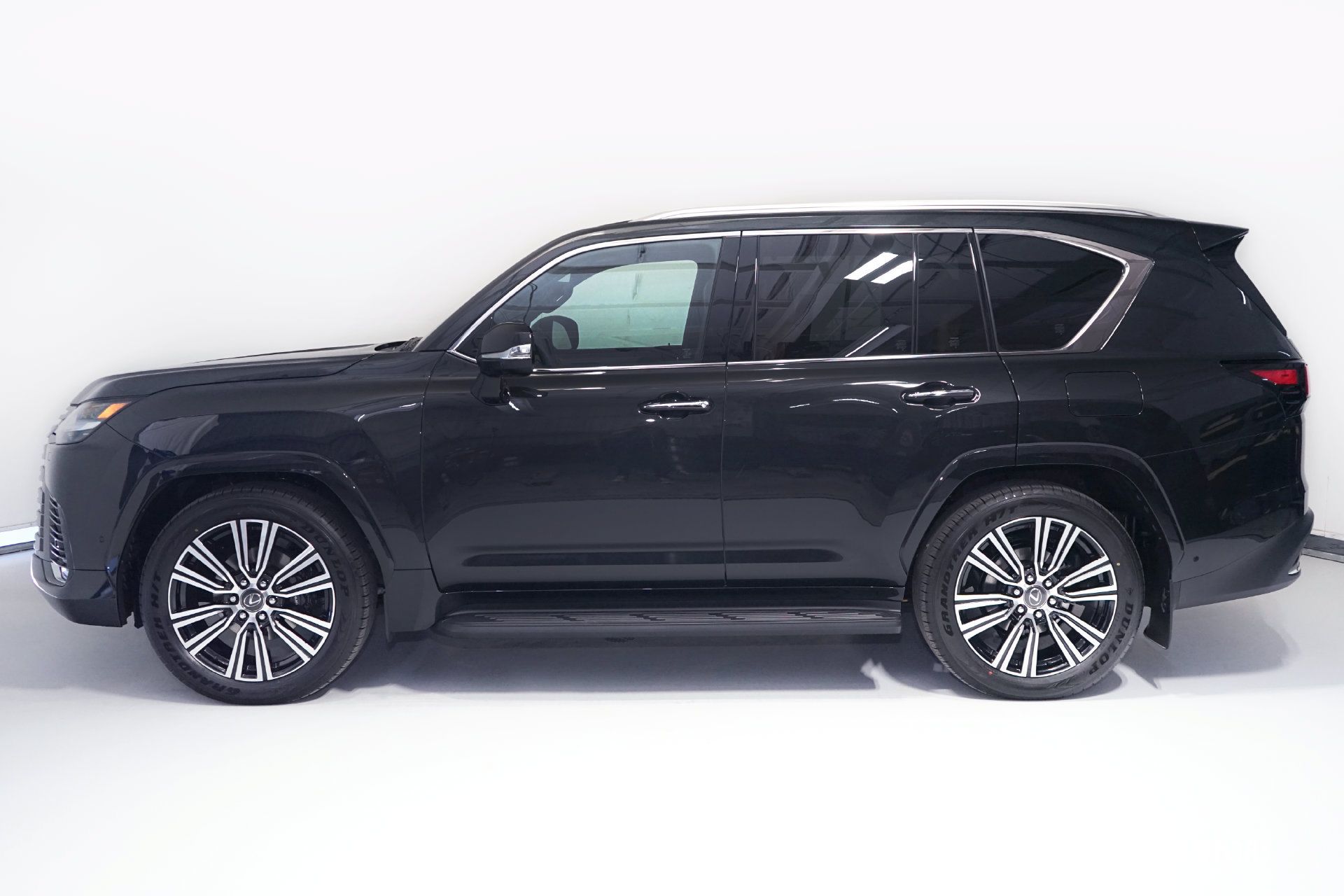 Used 2026 Lexus LX 700h Luxury AWD/4WD image 4