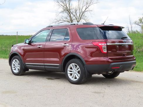 Used 2015 Ford Explorer XLT w/ Equipment Group 202B AWD/4WD image 6