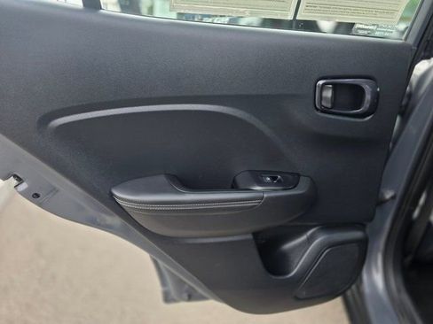 Used 2024 Hyundai Venue Limited image 17