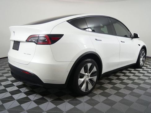 Used 2021 Tesla Model Y Long Range image 3