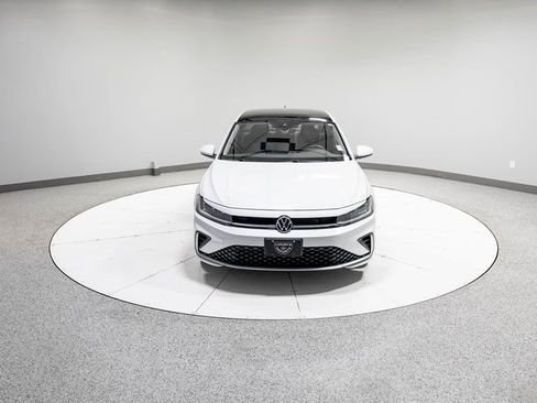 Used 2025 Volkswagen Jetta SE w/ Black Wheel Package image 24