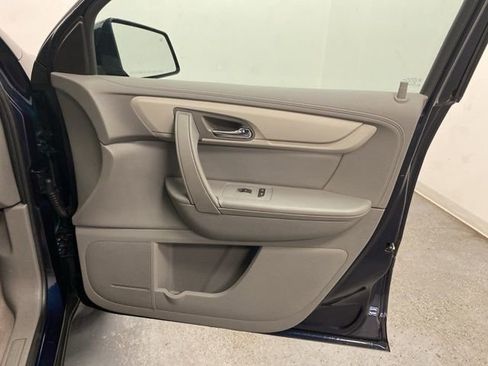 Used 2017 Chevrolet Traverse LT image 23