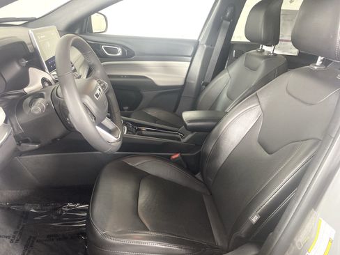 Used 2023 Jeep Compass Limited w/ Sun and Sound Group AWD/4WD image 16