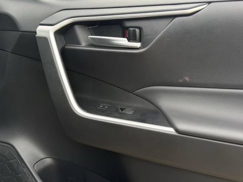 Used 2025 Toyota RAV4 XLE FWD image 28