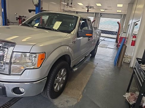 Used 2014 Ford F150 XLT w/ XLT Chrome Package RWD image 2