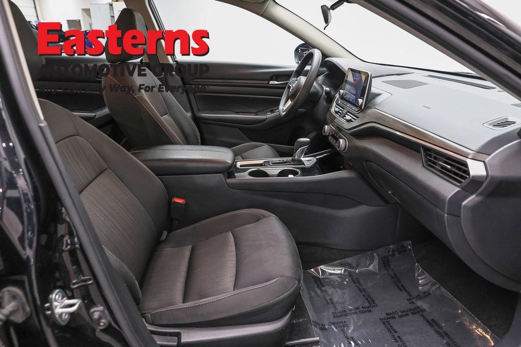 Used 2024 Nissan Altima 2.5 SV FWD image 24