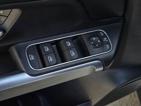 Used 2022 Mercedes-Benz GLB 250 GLB 250 image 11