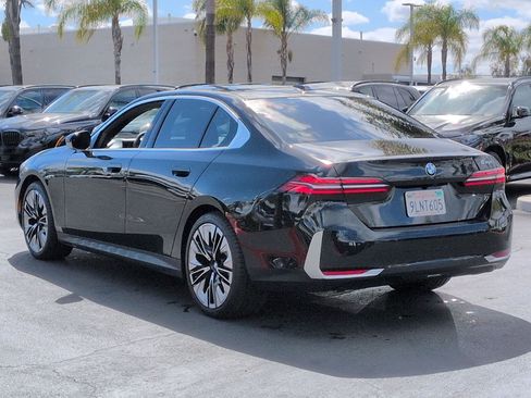 Used 2024 BMW 530i w/ Premium Package RWD image 8