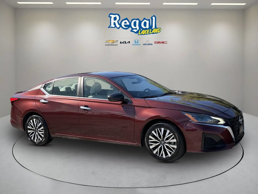 Used 2025 Nissan Altima 2.5 SV FWD image 1