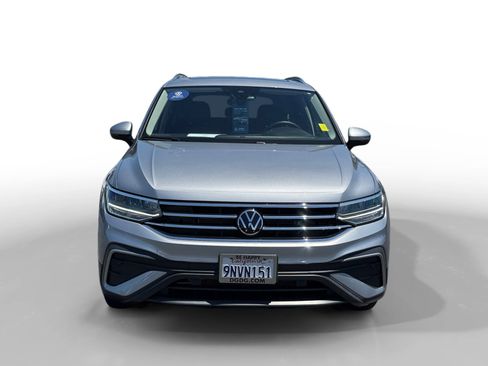Used 2024 Volkswagen Tiguan SE AWD/4WD image 8