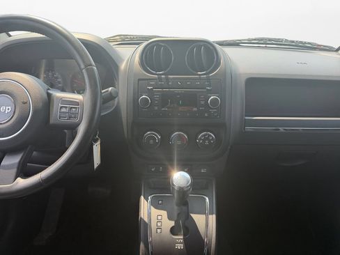 Used 2011 Jeep Compass Latitude AWD/4WD image 10