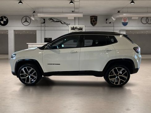 Used 2025 Jeep Compass Limited w/ Elite Group AWD/4WD image 2