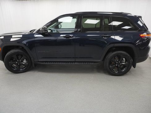 Certified 2024 Jeep Grand Cherokee Limited w/ Black Appearance Package AWD/4WD image 15