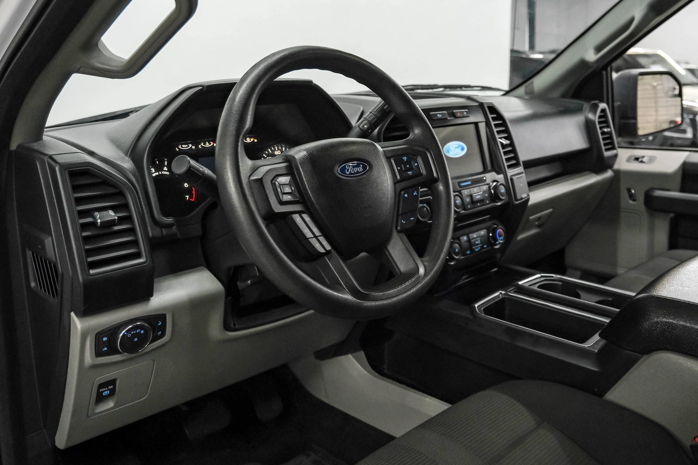 Used 2017 Ford F150 XL w/ Equipment Group 101A Mid AWD/4WD image 2