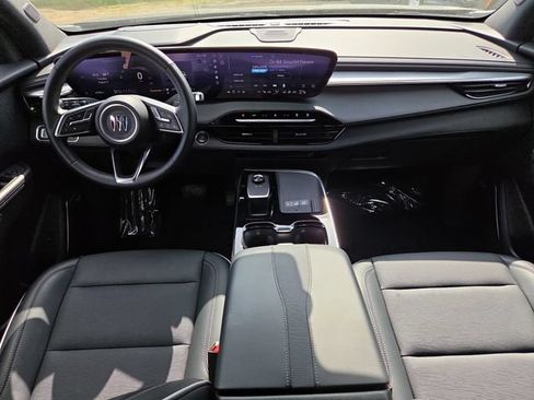 Certified 2025 Buick Enclave Preferred FWD image 21