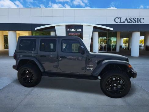 Used 2023 Jeep Wrangler Unlimited Sahara AWD/4WD image 9