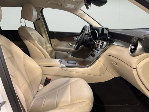 Used 2022 Mercedes-Benz GLC 300 4MATIC image 16