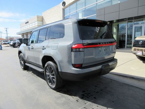 Used 2026 Lexus GX 550 w/ Cold Area Package image 5