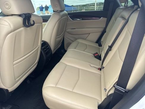 Used 2019 Cadillac XT5 Luxury FWD image 7
