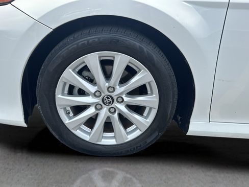 Used 2018 Toyota Camry LE FWD image 19